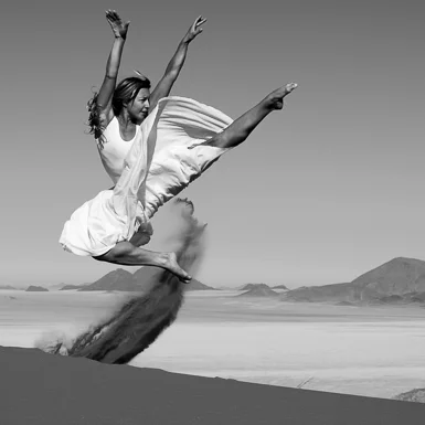 Dune Danse - Dancing in the Desert